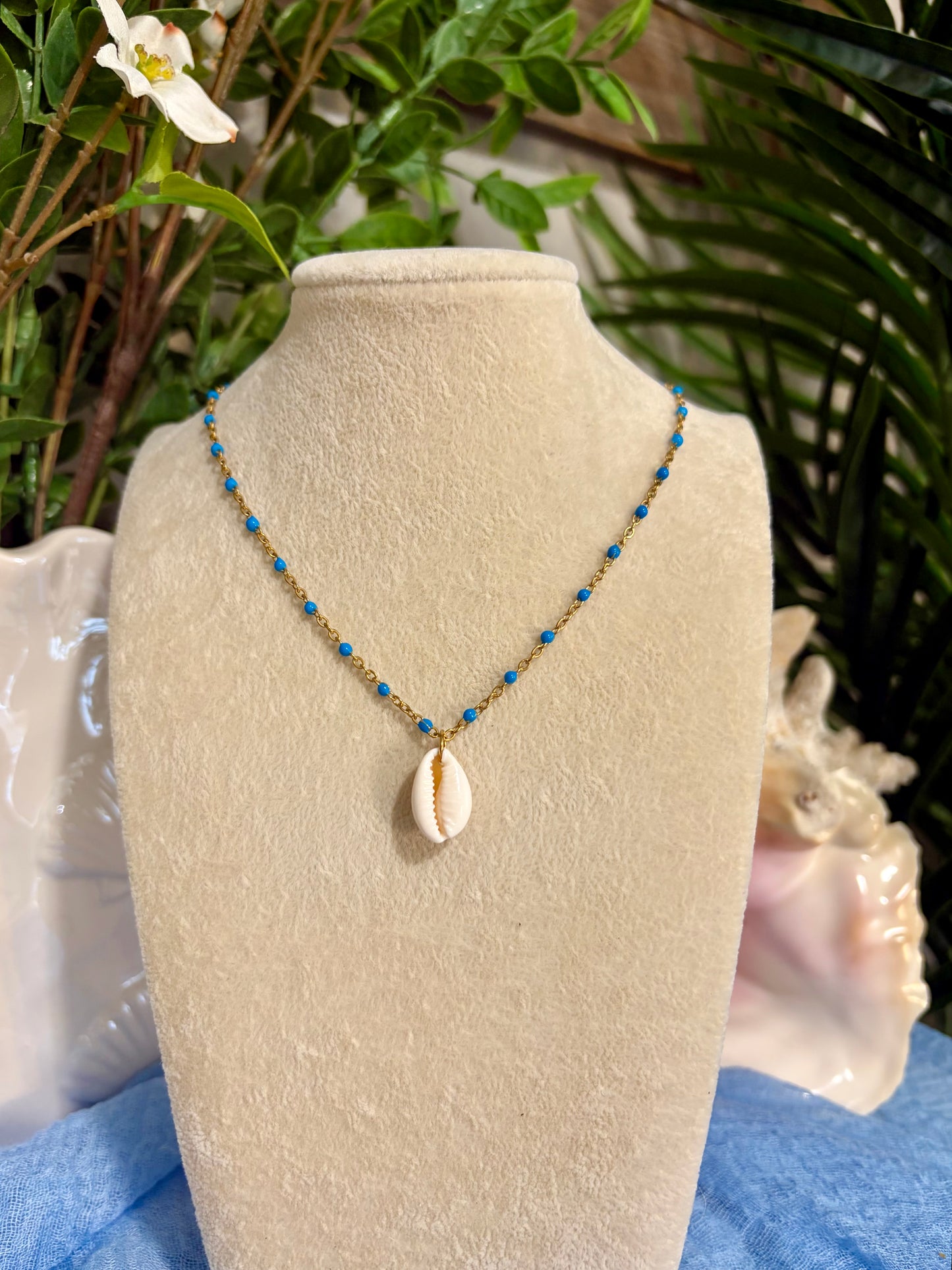 Cowrie Shell Pendant Necklace