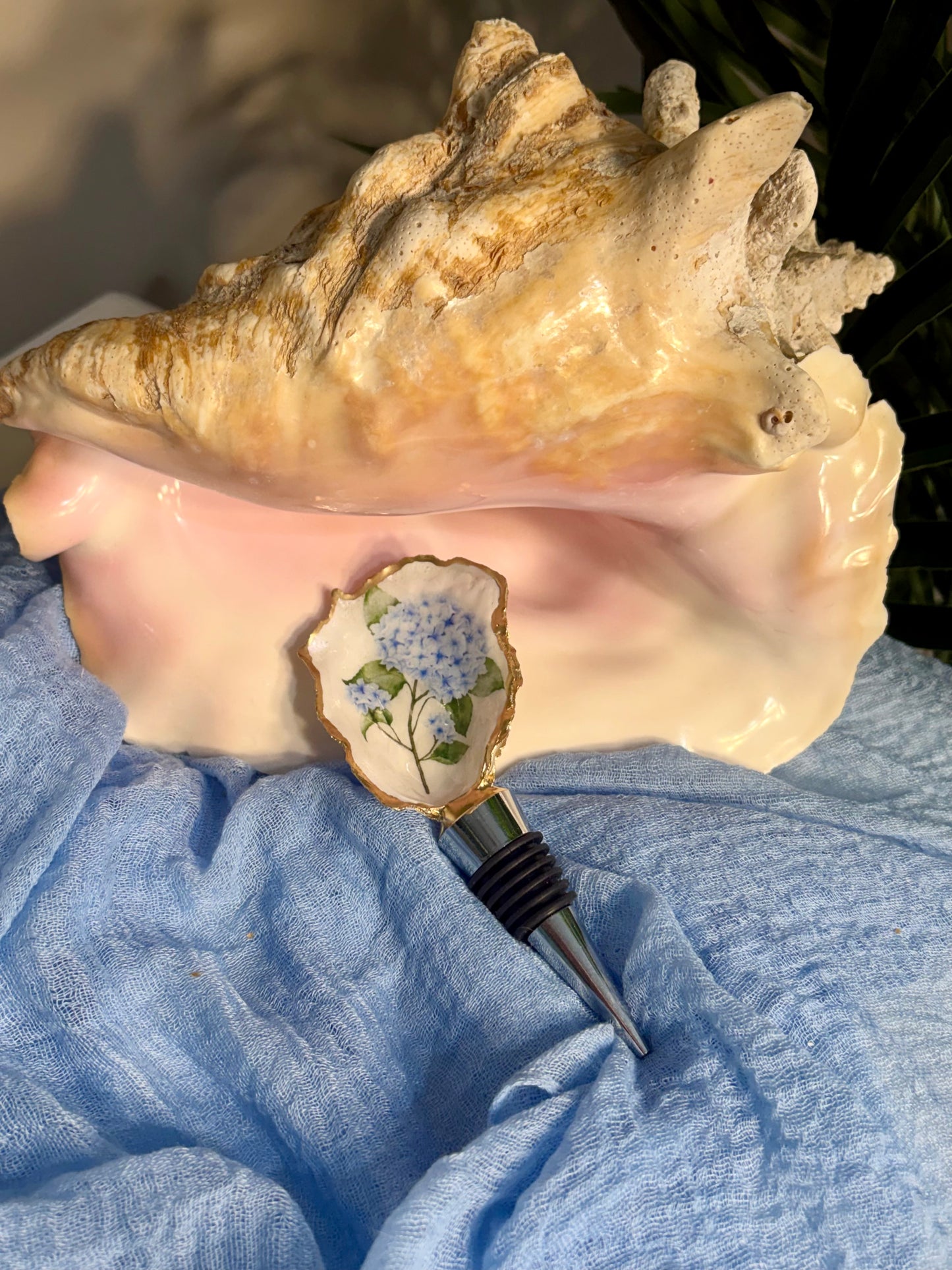 Hydrangea Oyster Shell Wine Stopper