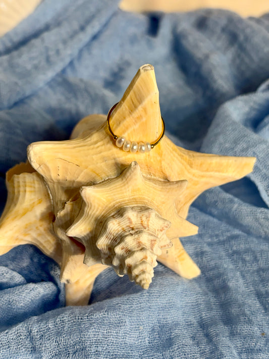 Tiny Pearls Ring