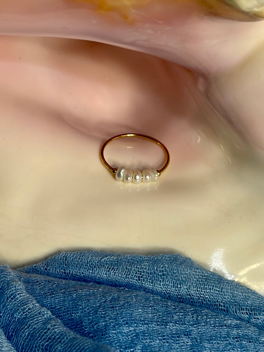 Tiny Pearls Ring