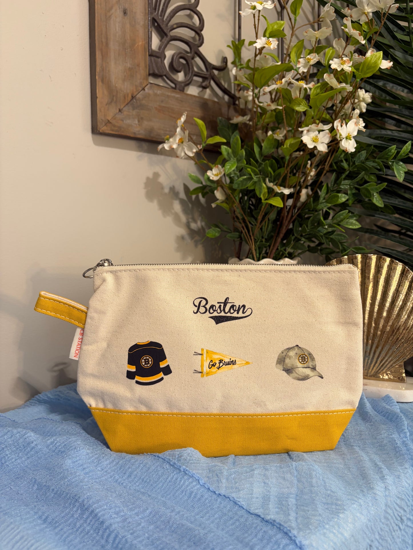 Boston Bruins Zippered Pouch