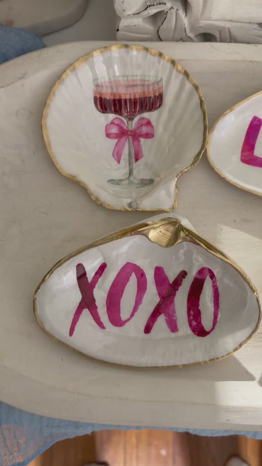 XOXO Clam Shell Trinket Dish